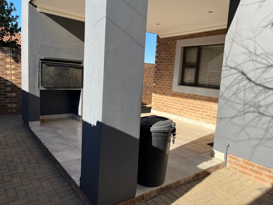 To Let 3 Bedroom Property for Rent in Heuwelsig Free State